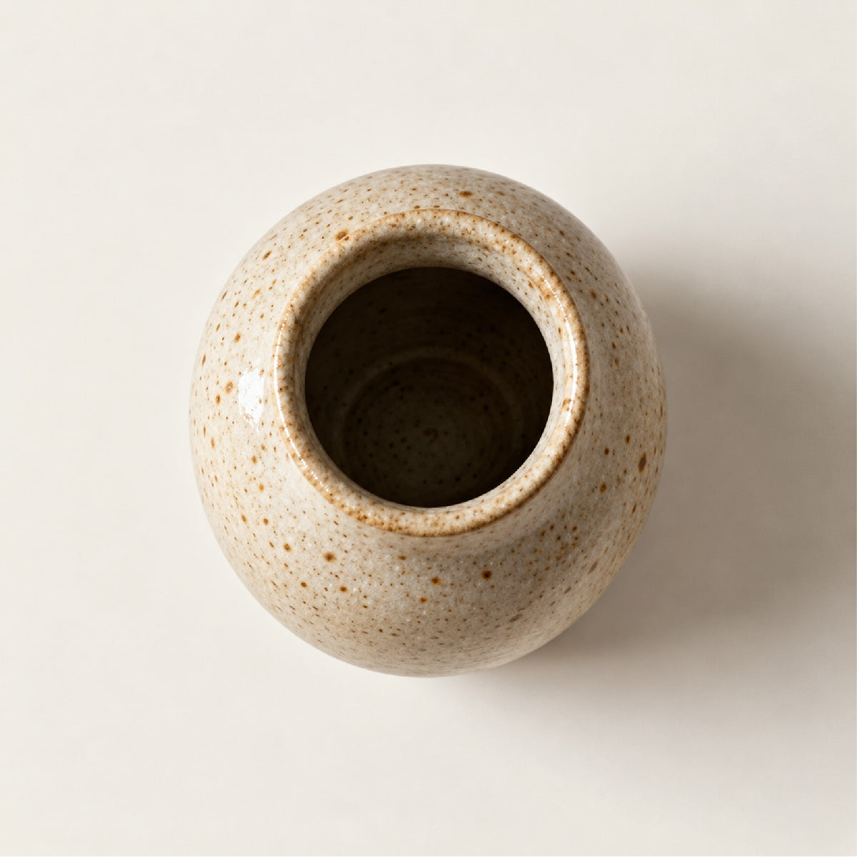 HiFiveGo™ SoftSand Speckled Style Clay Vase