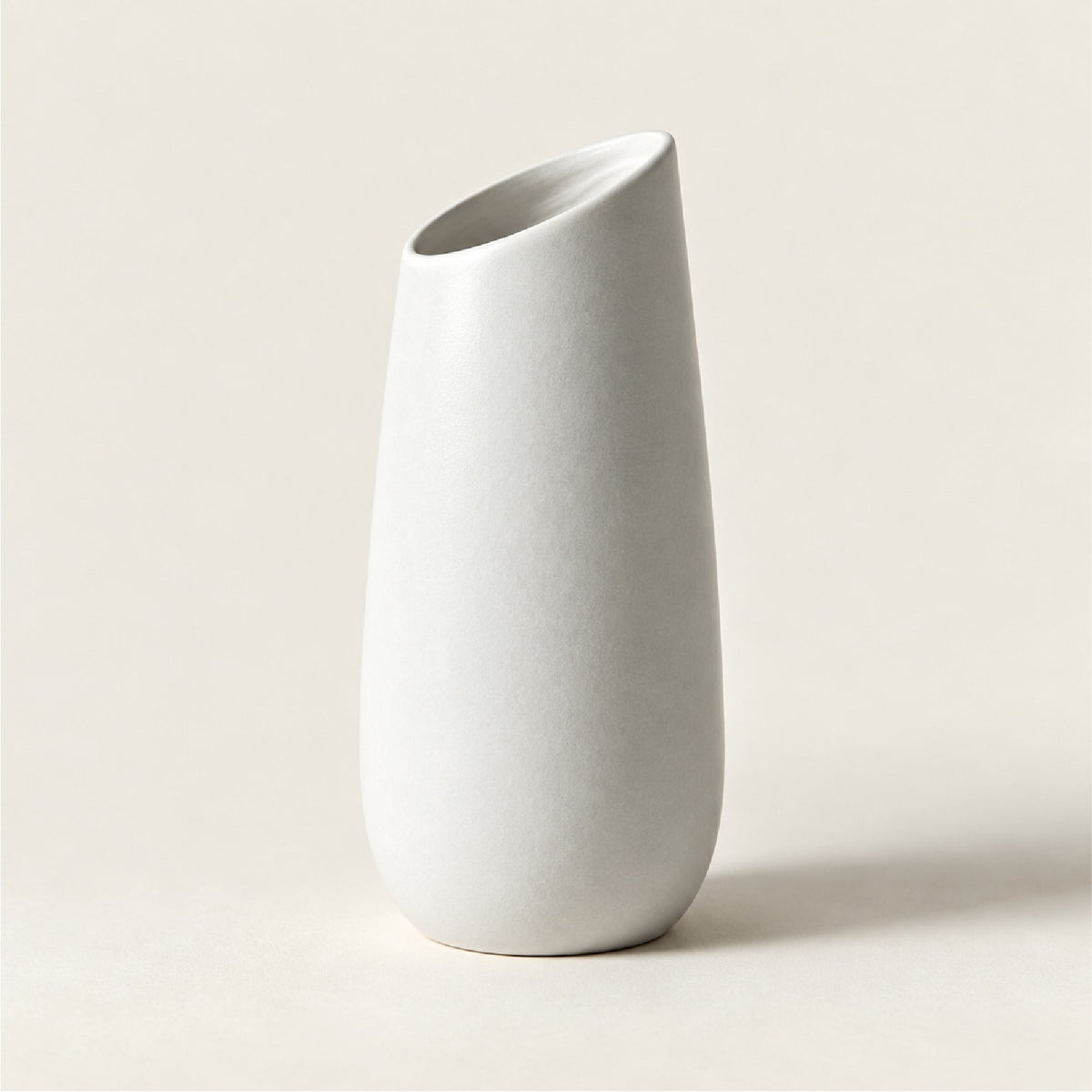 HiFiveGo™ PureWhite Slope Curved Ceramic Flower Vase