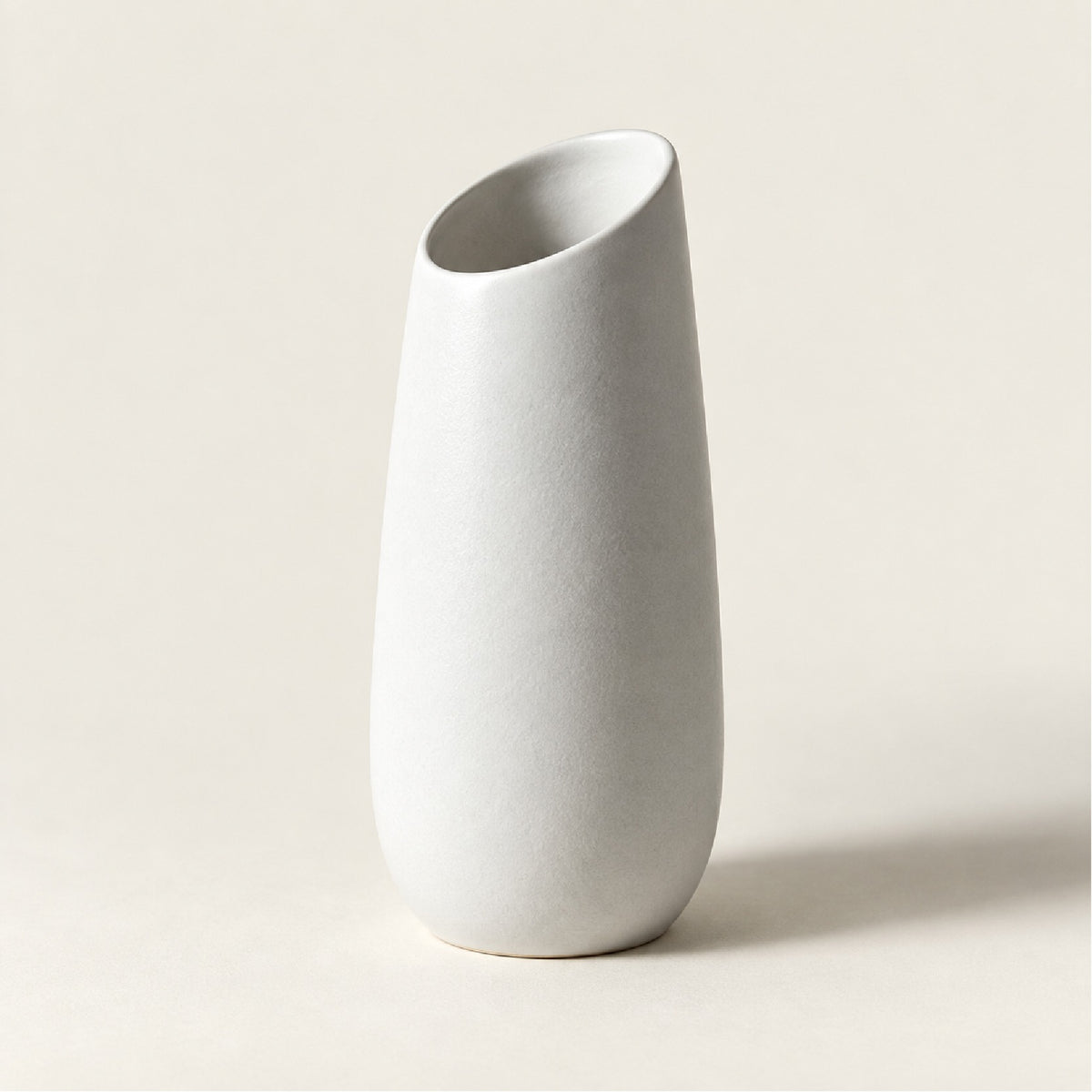 HiFiveGo™ PureWhite Slope Curved Ceramic Flower Vase